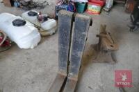 PAIR OF 1.5 METRE LONG PALLET FORKS - 4