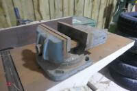 HEAVY DUTY BENCH VICE - 2