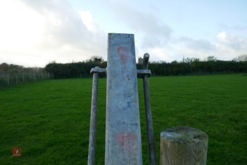 GALVANISED HANGING POST