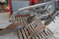 FERGUSON 2 FURROW PLOUGH - 9