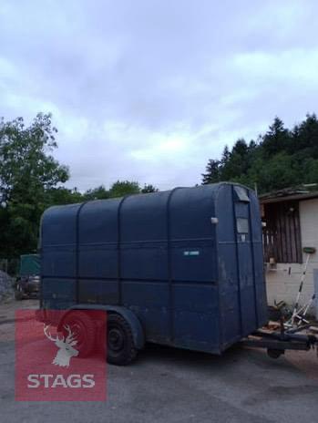 TWIN AXLE HORSE BOX TRAILER