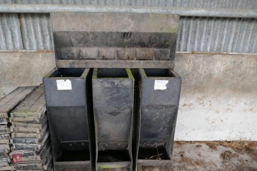 4 PLASTIC PIG FEEDERS