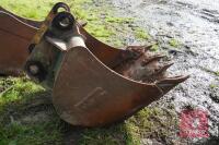 24" DIGGER BUCKET - 2