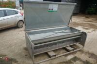 3 IN 1 ADVANTAGE FEEDER - 2