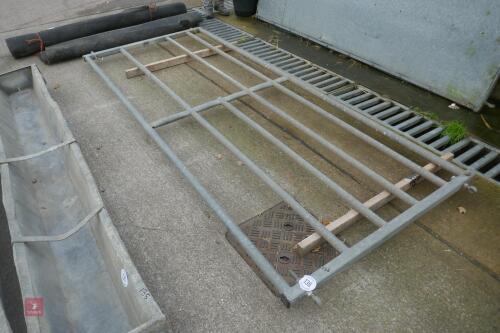 10' 4'' GALVANISED YARD GATE (136)