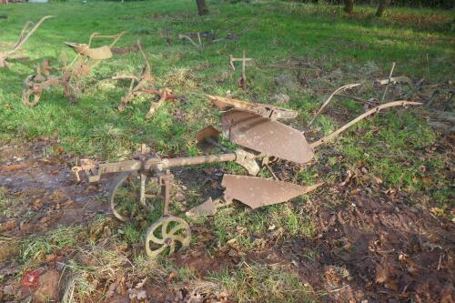 VINTAGE HUXTABLE REVERSABLE PLOUGH (4)