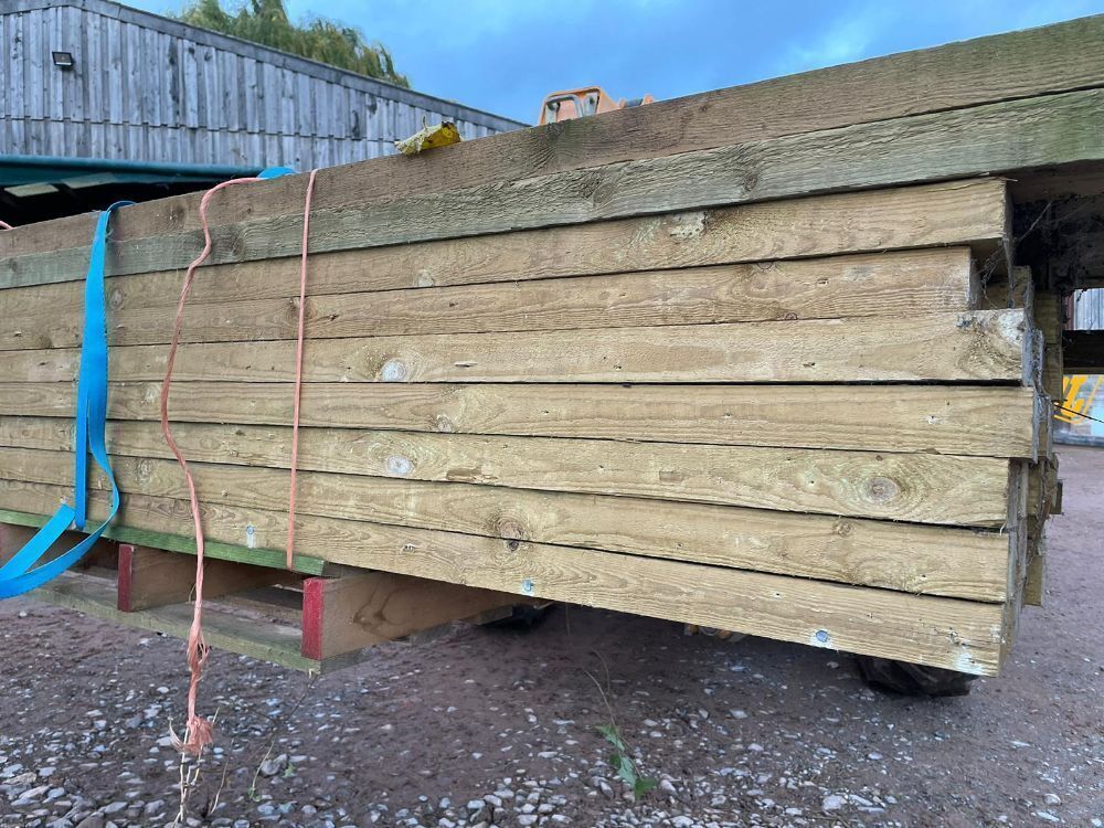 PALLET OF 82+ LENGTHS OF 4X2 TIMBER