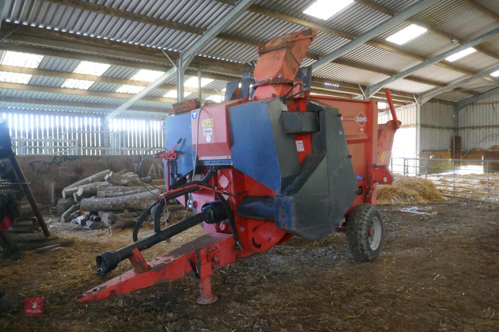 2005 KUHN 3560 TRAILED STRAW CHOPPER