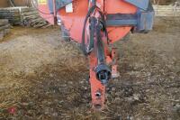 2005 KUHN 3560 TRAILED STRAW CHOPPER - 24