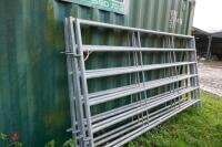 4 BATEMAN 10' GALVANISED CATTLE HURDLES - 3