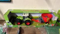 TRACTOR & MIXER WAGON C/W LIGHTS & SOUND