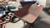 METAL WHEELBARROW - 2