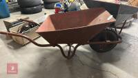 METAL WHEELBARROW - 3