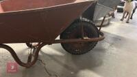 METAL WHEELBARROW - 4