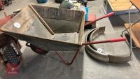 METAL WHEELBARROW - 2