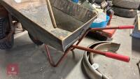 METAL WHEELBARROW - 4