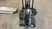 PRO FITNESS CROSS TRAINER - 3