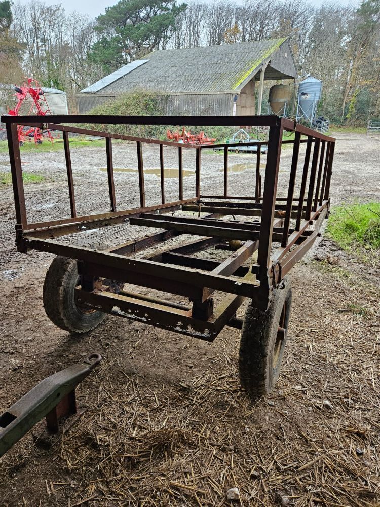 APPROX 10'X6' TRAILER CHASSIS