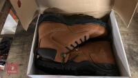 PAIR OF SIZE 11 WORK BOOTS