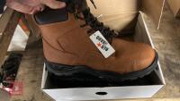 PAIR OF SIZE 11 WORK BOOTS - 2