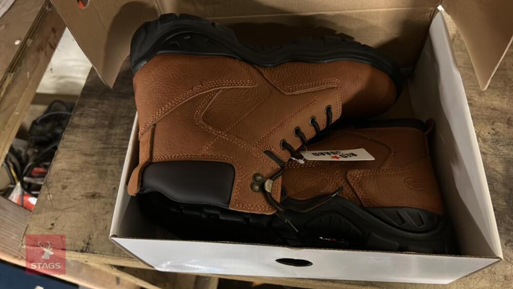 PAIR OF SIZE 11 WORK BOOTS