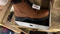 PAIR OF SIZE 11 WORK BOOTS - 2