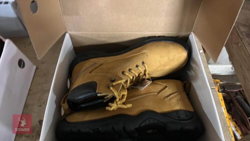 PAIR OF SIZE 11 WORK BOOTS