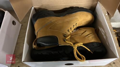 PAIR OF SIZE 11 WORK BOOTS