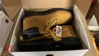 PAIR OF SIZE 11 WORK BOOTS