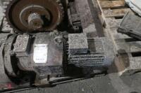 2 MOTOR GEARBOXES (44) - 9