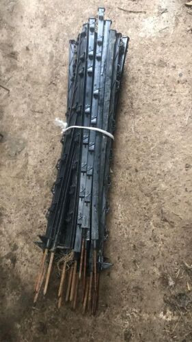 25 RUTLAND ELECTRIC FENCING STAKES