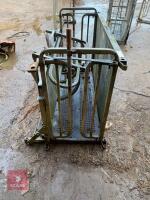 IRONWORKS ROLL SHEEP ROLLOVER CRATE - 2