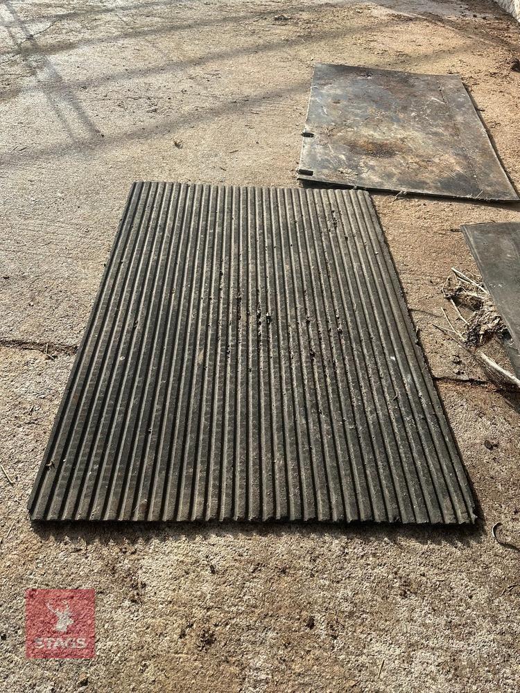 8 RUBBER MATS