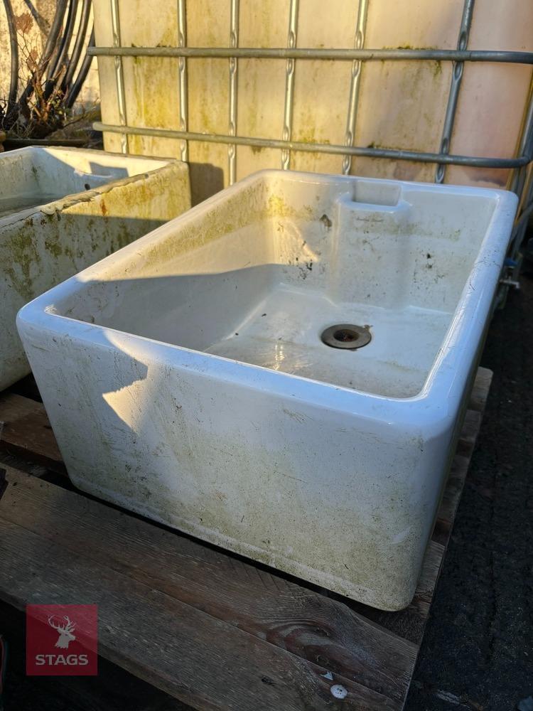 WHITE CERAMIC RECTANGULAR BELFAST SINK