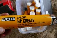 12 TUBS OF JCB LITHIUM GREASE (29) - 5