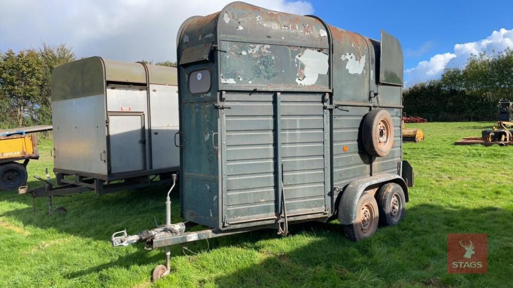 RICHARDSON TWIN AXLE EQUINE TRAILER