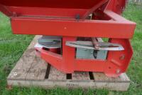 1995 KUHN MDS 921 TWIN DISC SPREADER - 14