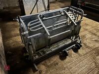 GALVANISED SHEEP TURNOVER CRATE (110)