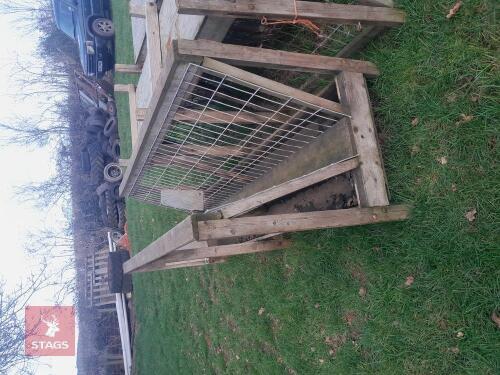 WOODEN SHEEP FEEDER/HAY RACK