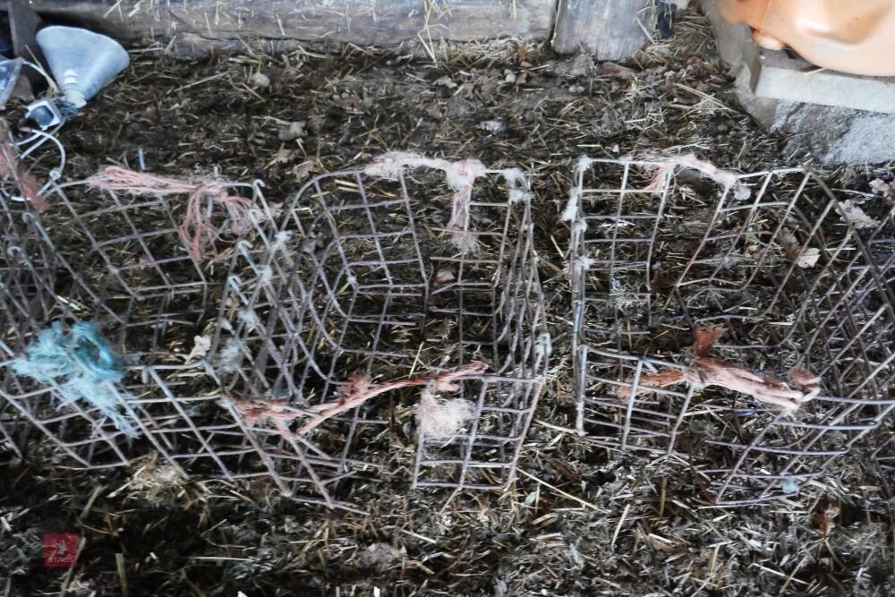 11 HOMEMADE WIRE MESH HAY FEED BASKETS