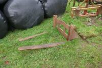 SET OF PALLET FORKS - 2