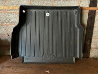 LAND ROVER BOOT LINER (131)