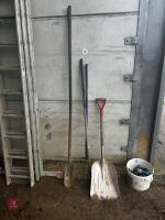 FENCING SHOVEL, GRAIN SHOVE, RAKE & FORK