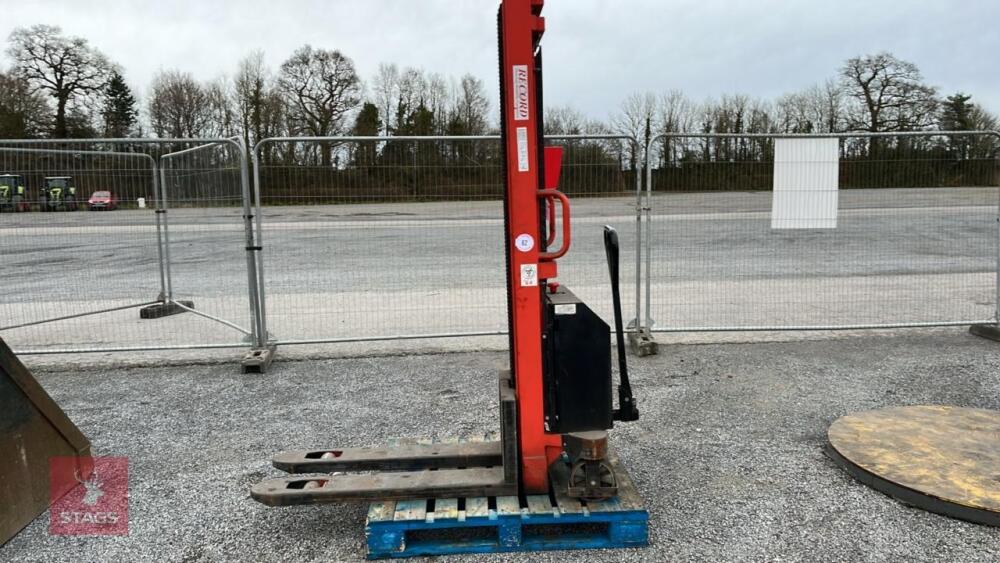 RECORD HE1000-3500 WRAPOVER STACKER