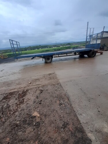 32' FLAT TRAILER