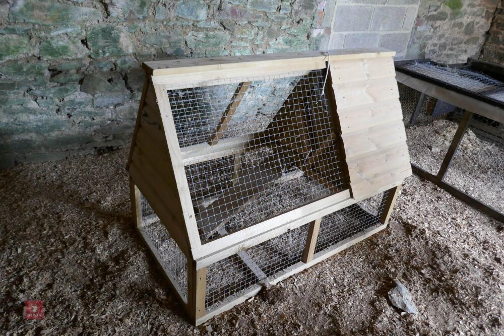 WOODEN POULTRY HOUSE AND RUN