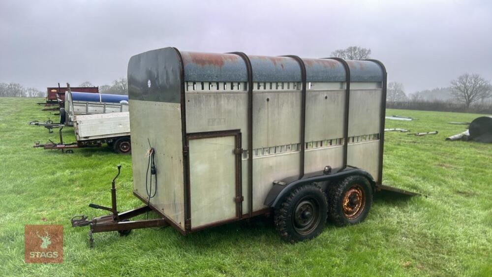 BATESON 10' X 5' LIVESTOCK TRAILER