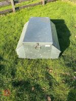 4 GALVANISED PHEASANT/PARTRIDGE FEEDERS - 5