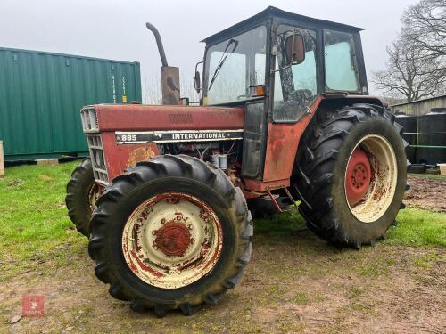1984 INTERNATIONAL 885 4WD TRACTOR (S/R)