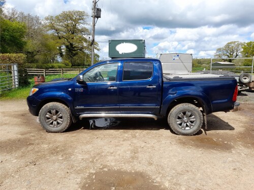 TOYOTA HILUX 3.0L INVINCIBLE TRUCK 3.0L